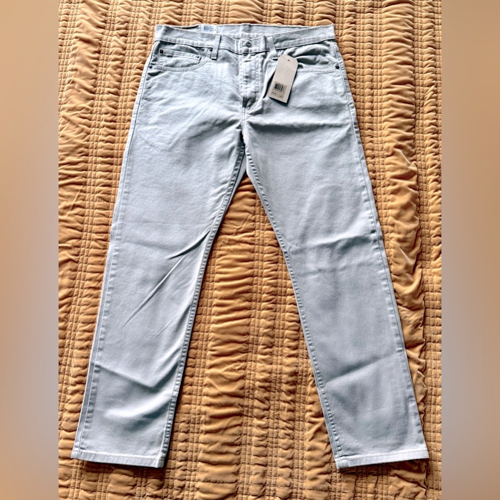 Brand new, still with tags never worn Levi’s jeans. Style 502, light grey.